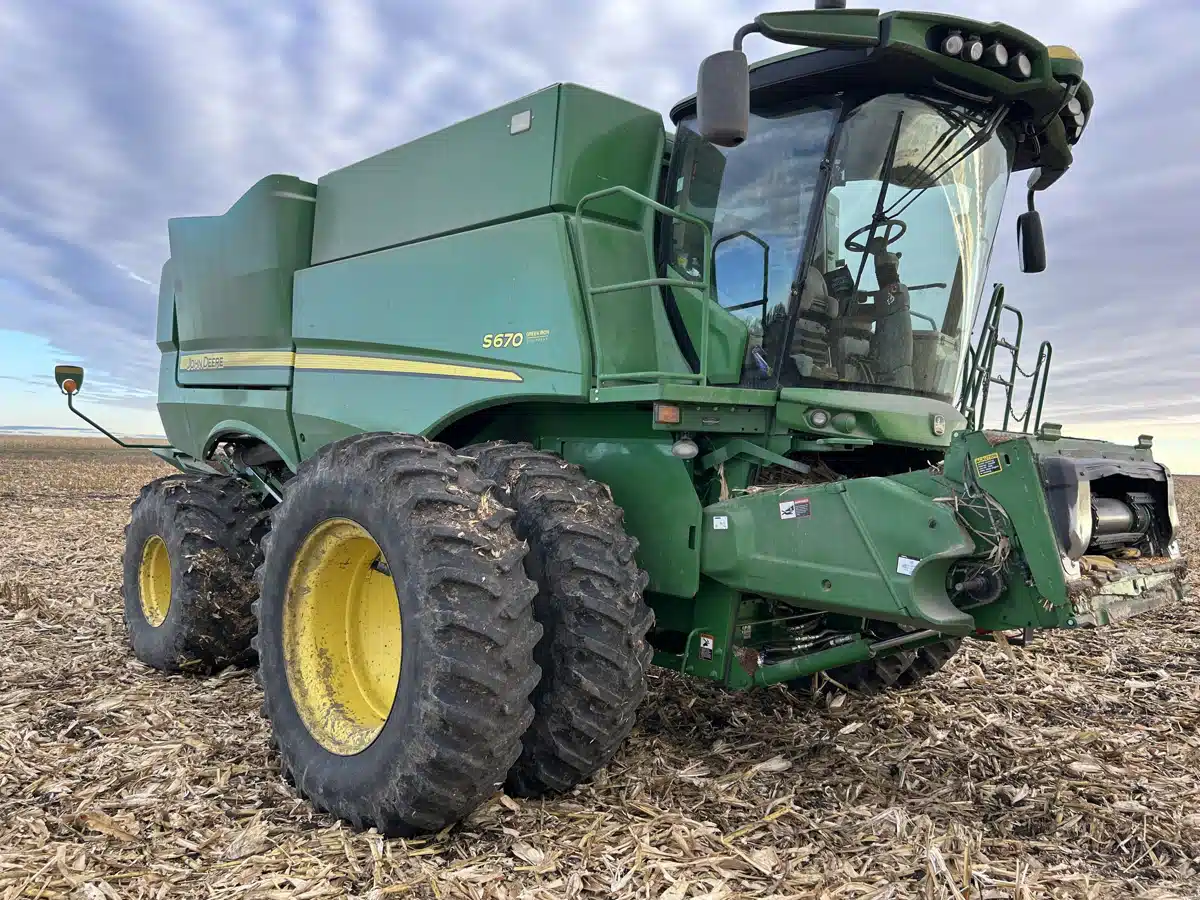 Gallery image 1 for 2015 John Deere S670 Combine