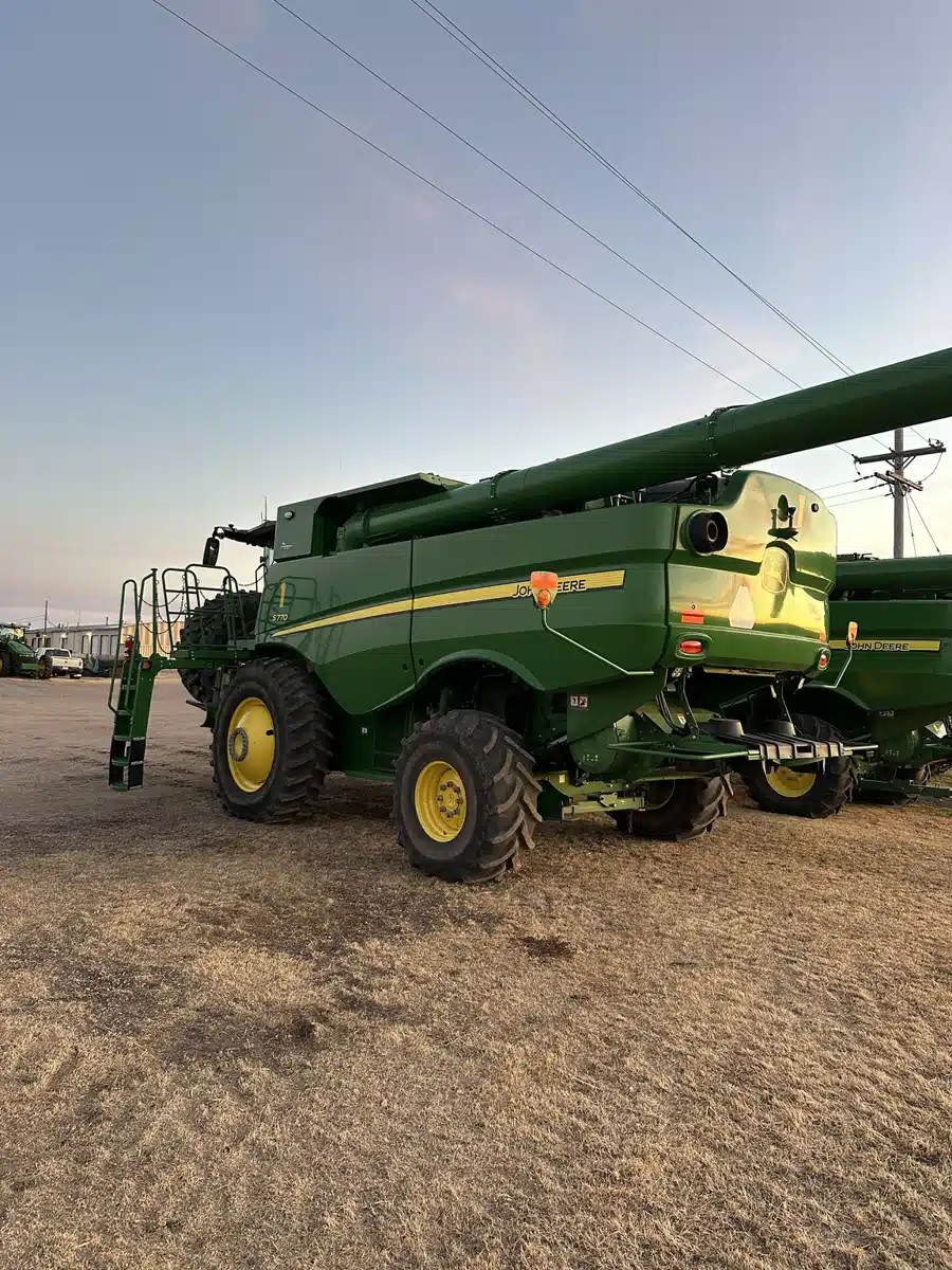 Gallery image 2 for 2024 John Deere S770 Combine