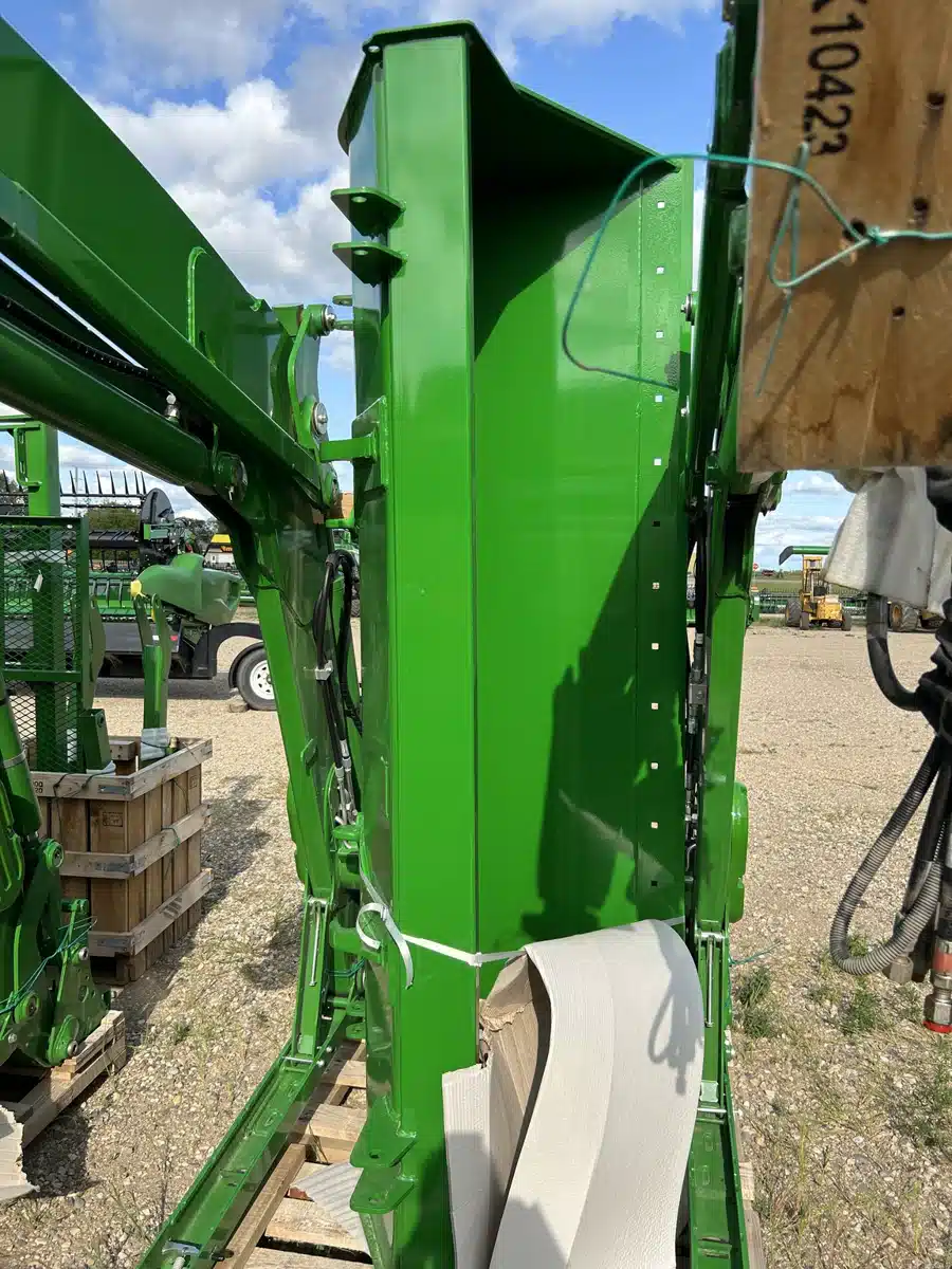 Gallery image 2 for 2023 John Deere 640R Tractor Loader