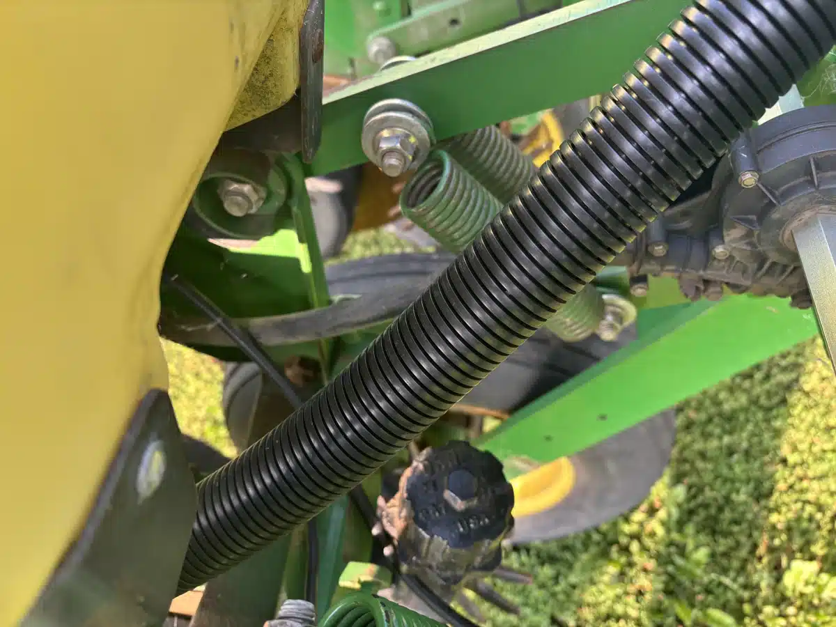 Gallery image 2 for 2007 John Deere 1750 Planter