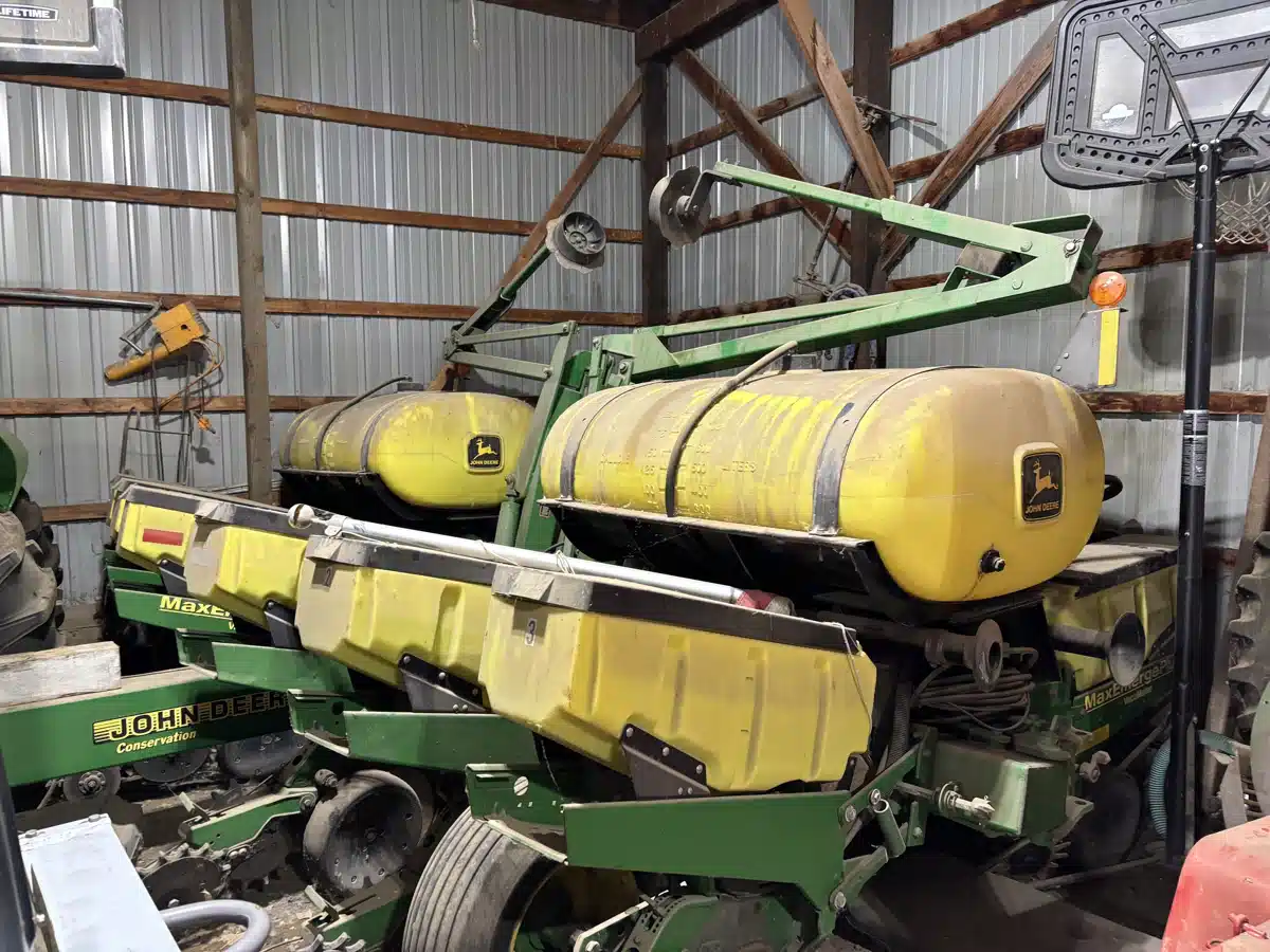 Gallery image 2 for 2001 John Deere 1760 Planter