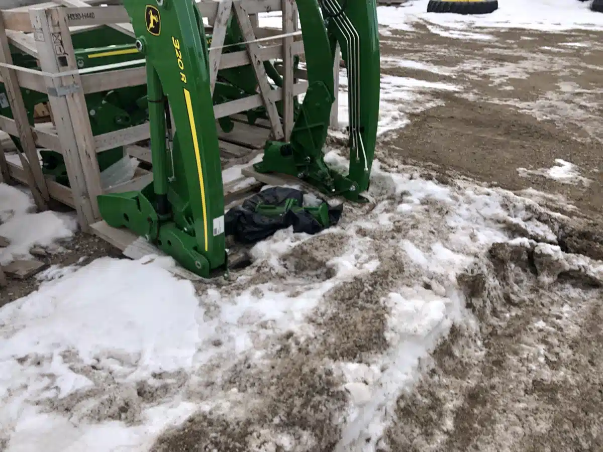 Gallery image 2 for 2022 John Deere 320R Front End Loader