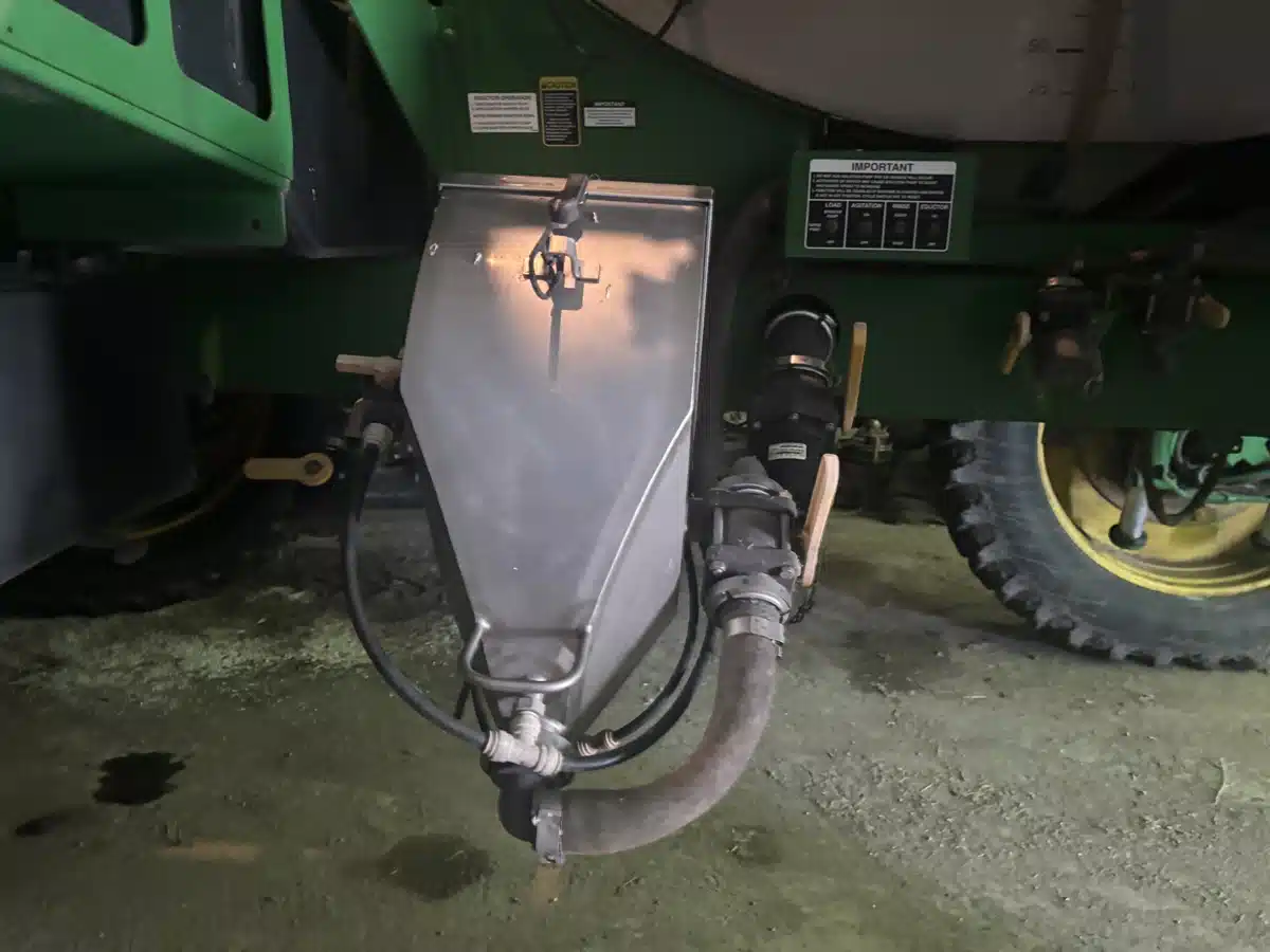 Gallery image 2 for 2006 John Deere 4920 Sprayer - Self Propelled