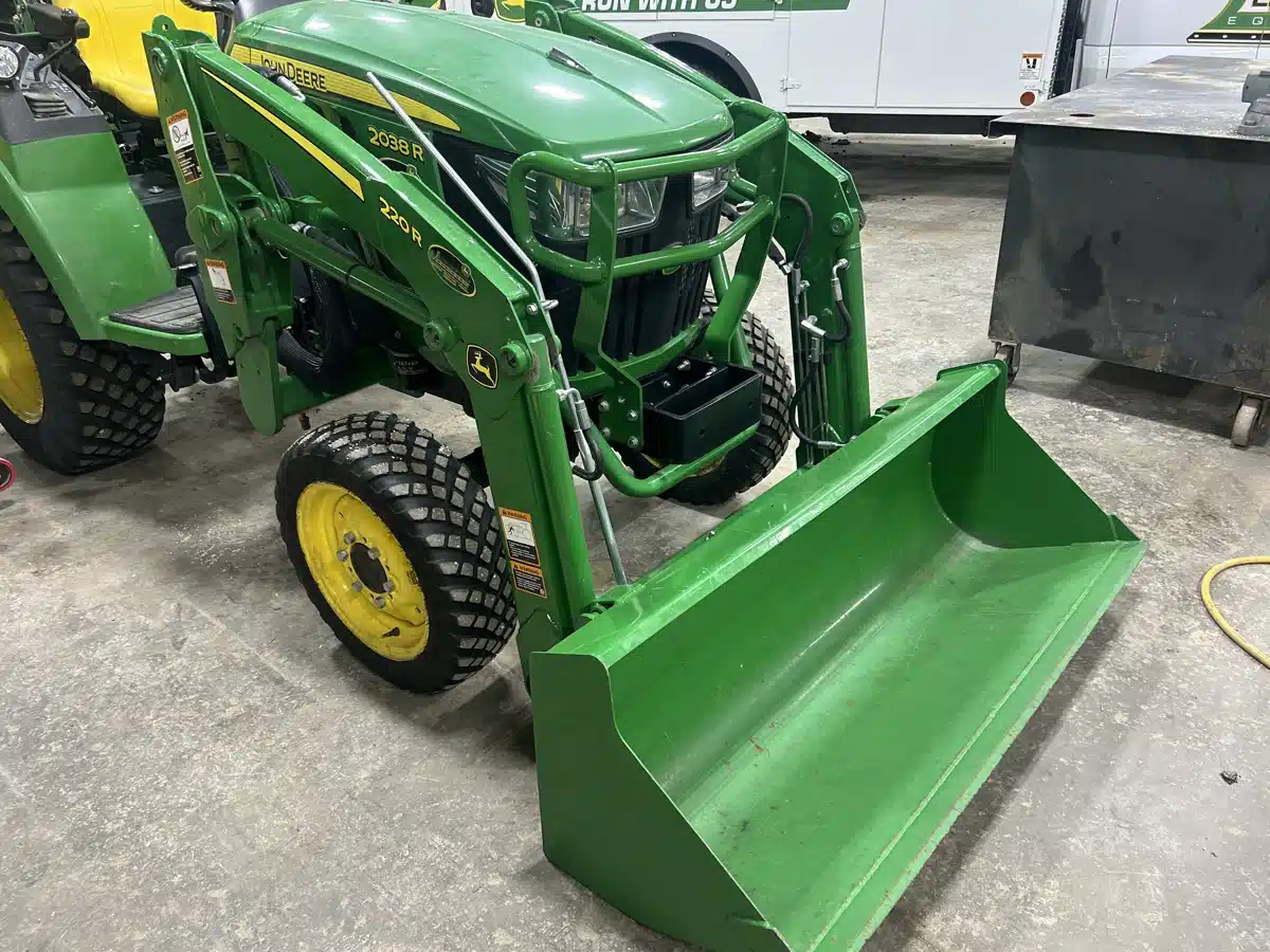 Gallery image 1 for 2019 John Deere 220R Front End Loader