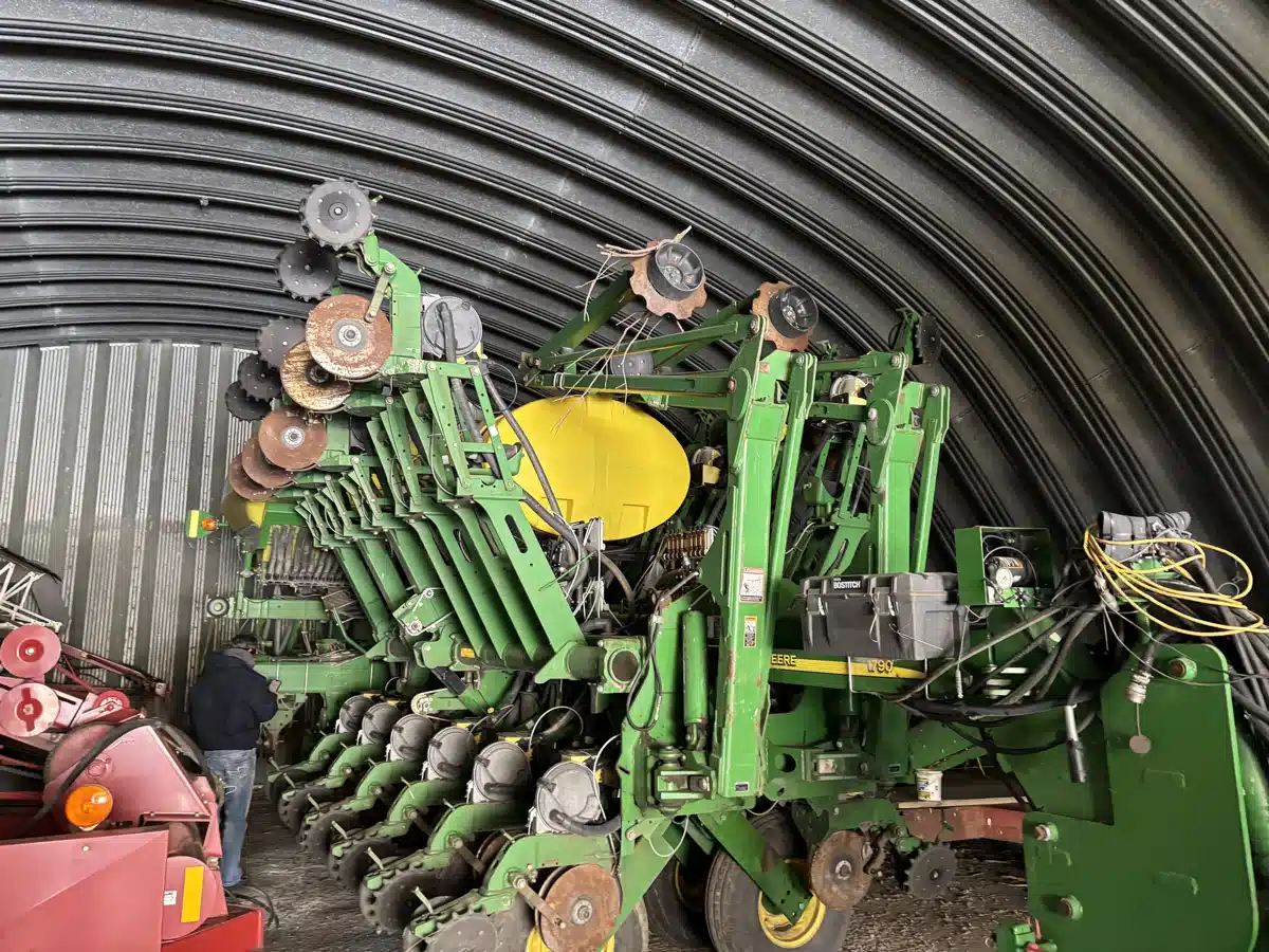 Gallery image 1 for 2005 John Deere 1790 Planter