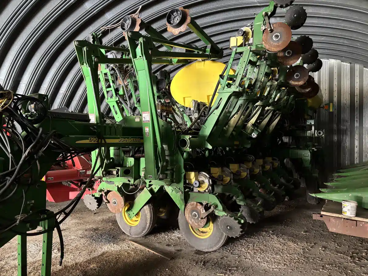 Gallery image 2 for 2005 John Deere 1790 Planter
