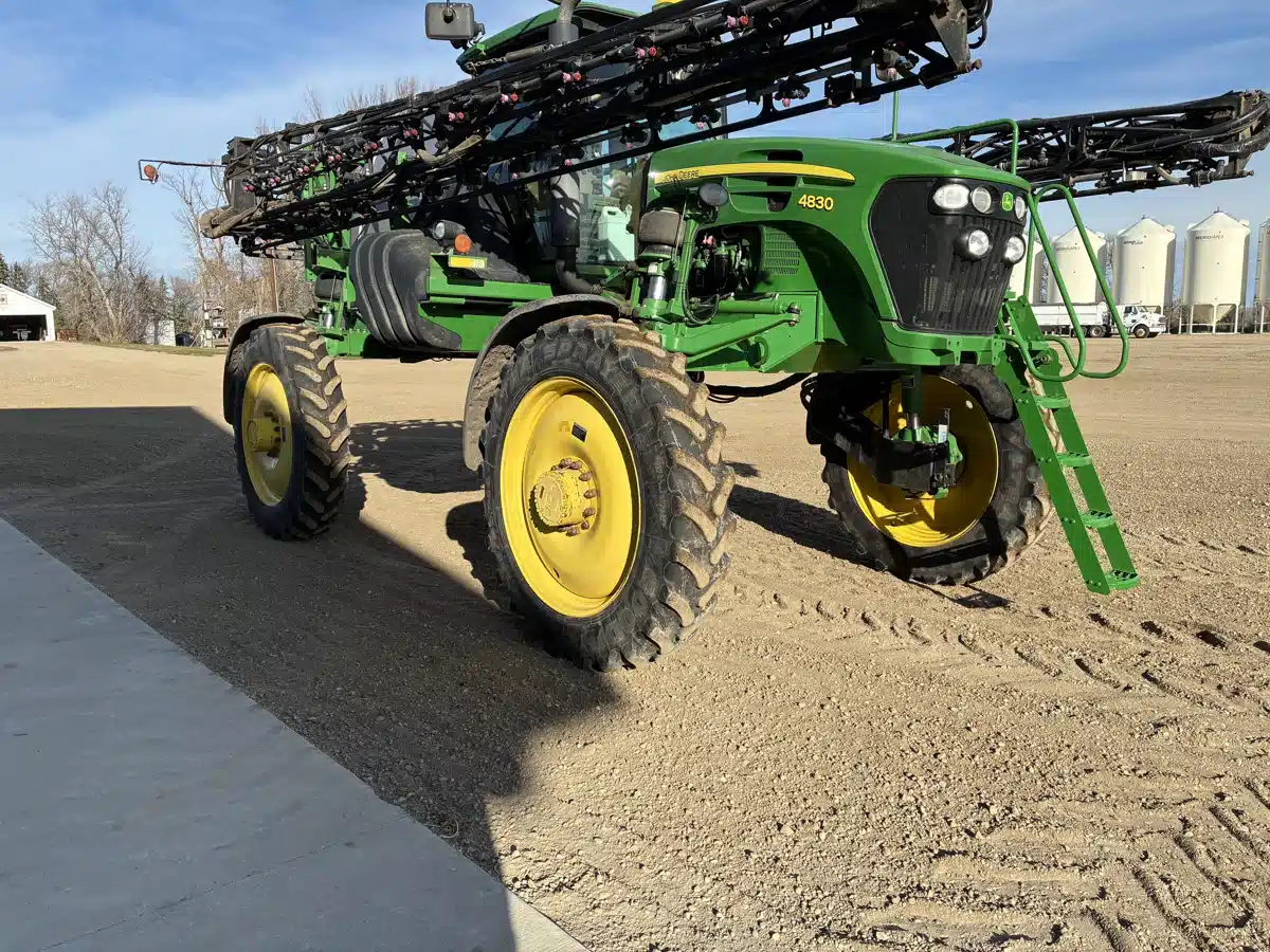 2009 John Deere 4830 Sprayer - Self Propelled