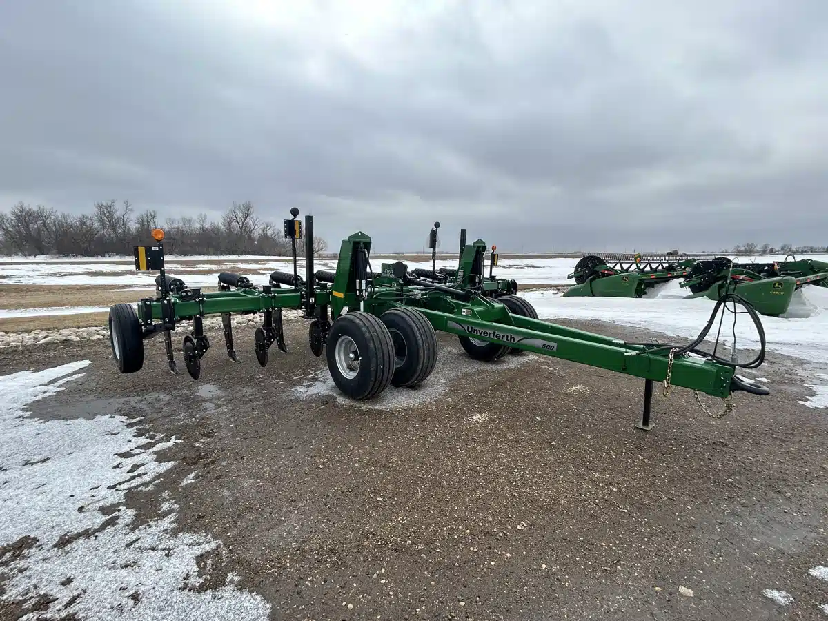 Photo de la Galerie 2 pour 2026 Unverferth 122 w/500 CADDY défonceuse