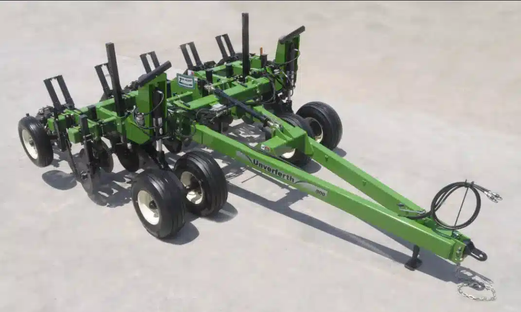 Photo de la Galerie 1 pour 2026 Unverferth 122 w/500 CADDY défonceuse