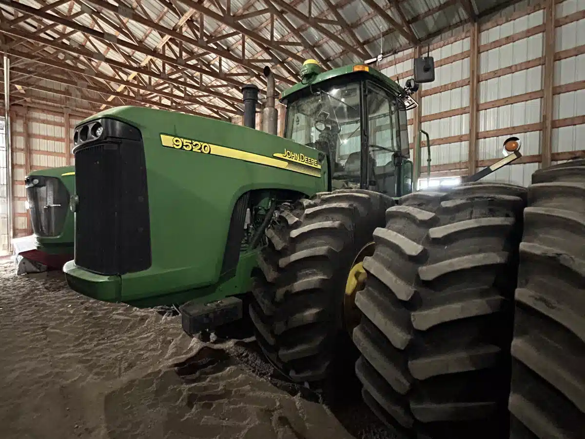 Gallery image 2 for 2002 John Deere 9520 Tractor