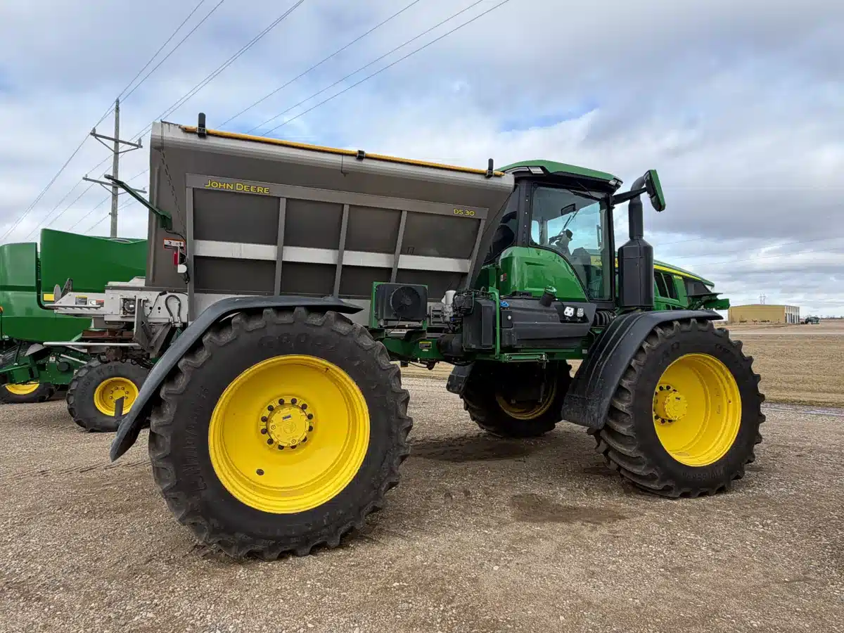 Gallery image 2 for 2023 John Deere 600R Anhydrous Applicator