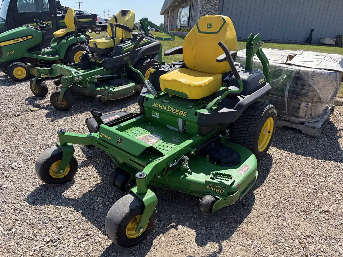 Photo de la Galerie 2 pour 2025 John Deere Z730M Tondeuse à rayon de braquage zéro