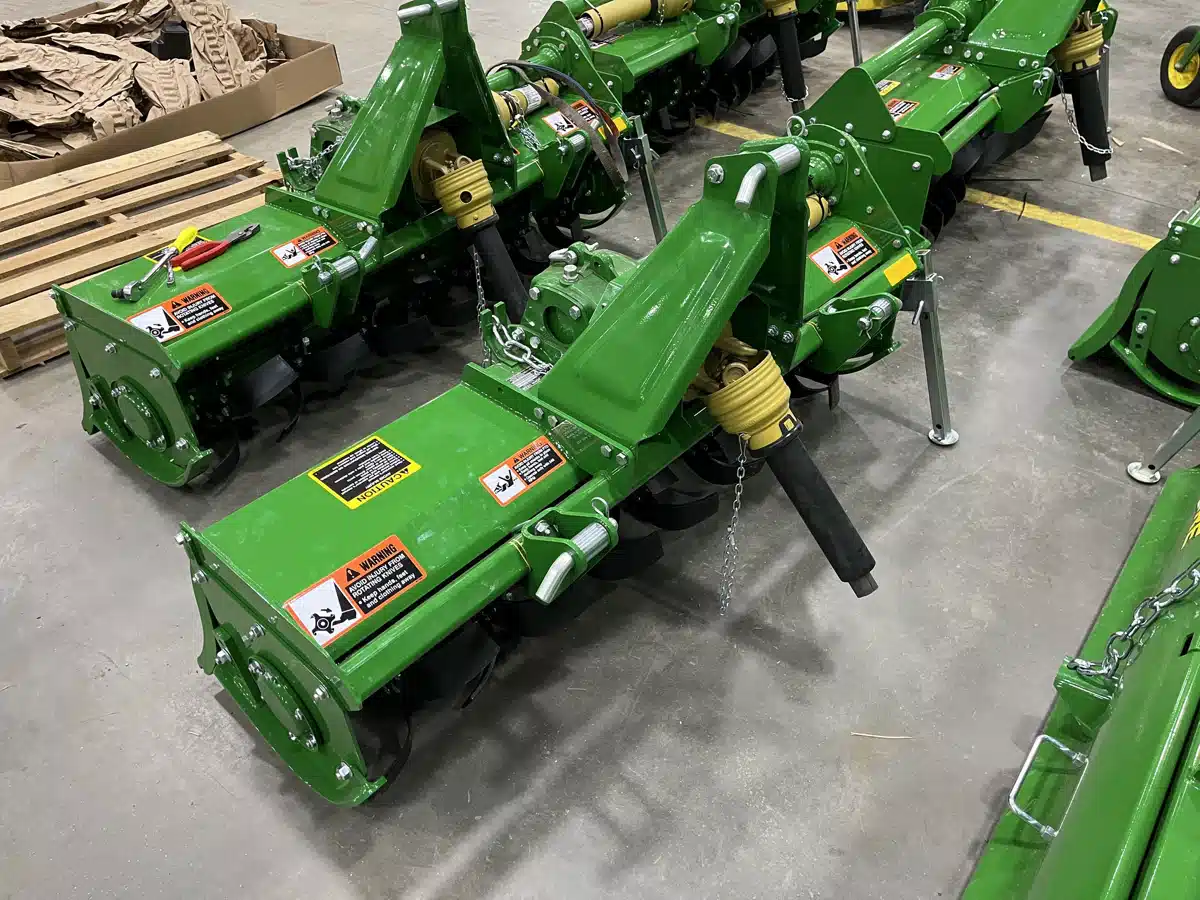 Photo de la Galerie 2 pour 2026 John Deere 655 houe rotative