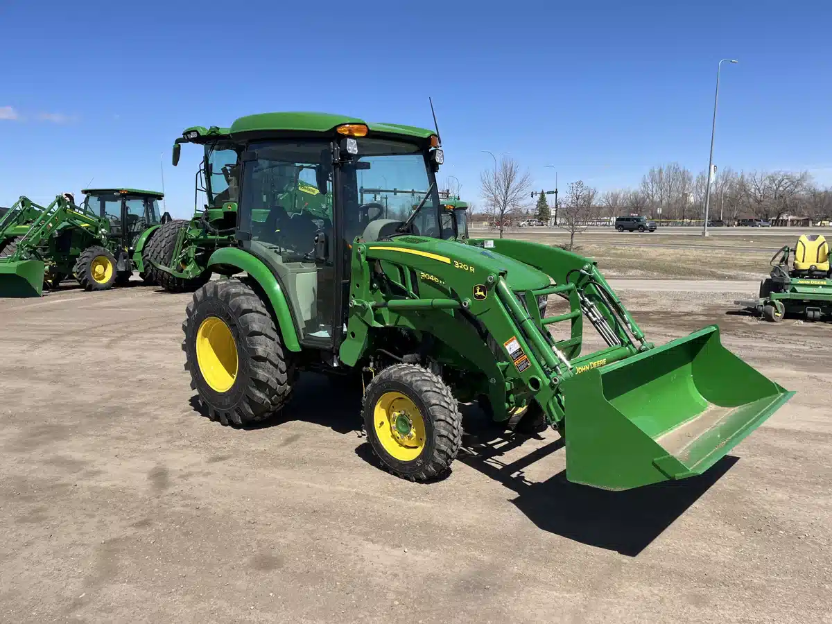 Photo de la Galerie 1 pour 2026 John Deere 3046R Tracteur