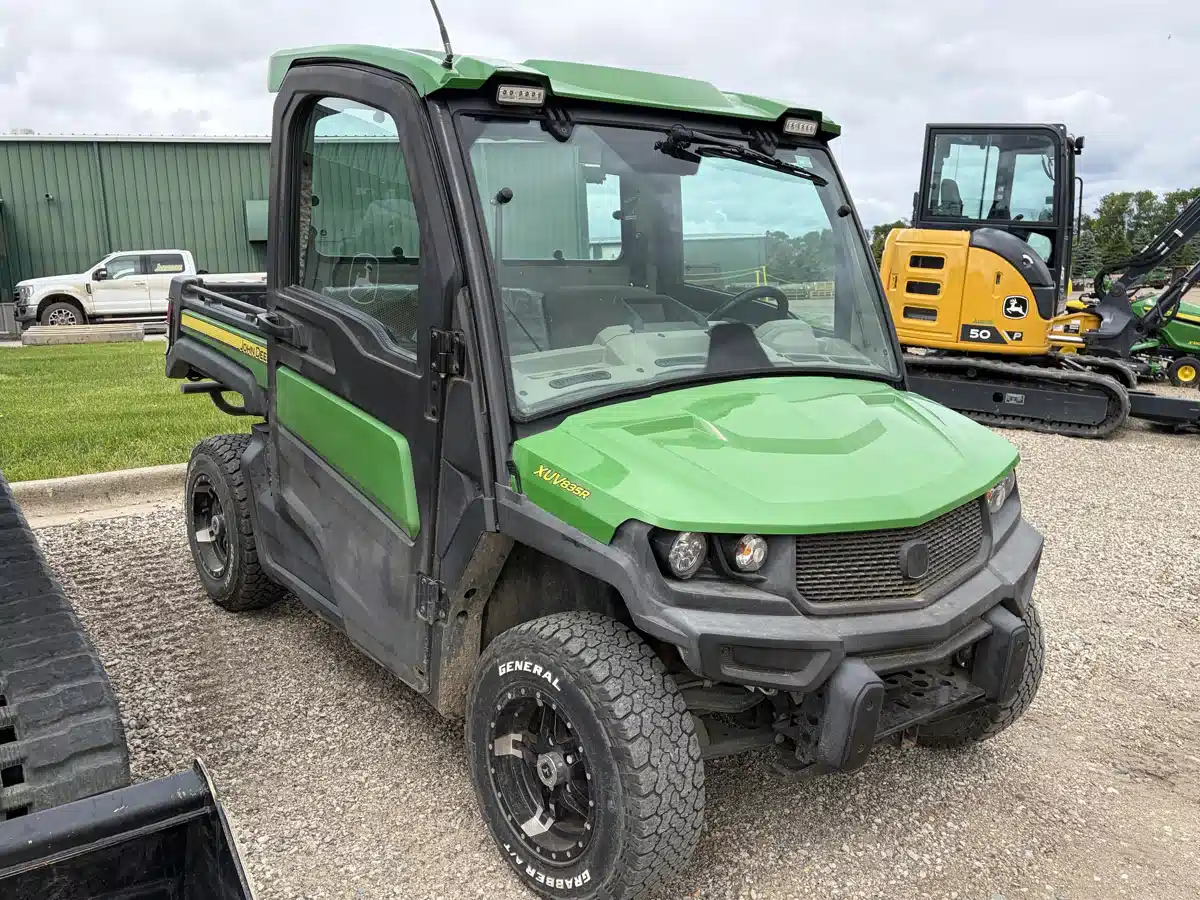 Gallery image 1 for 2018 John Deere XUV 835R Utility Vehicle