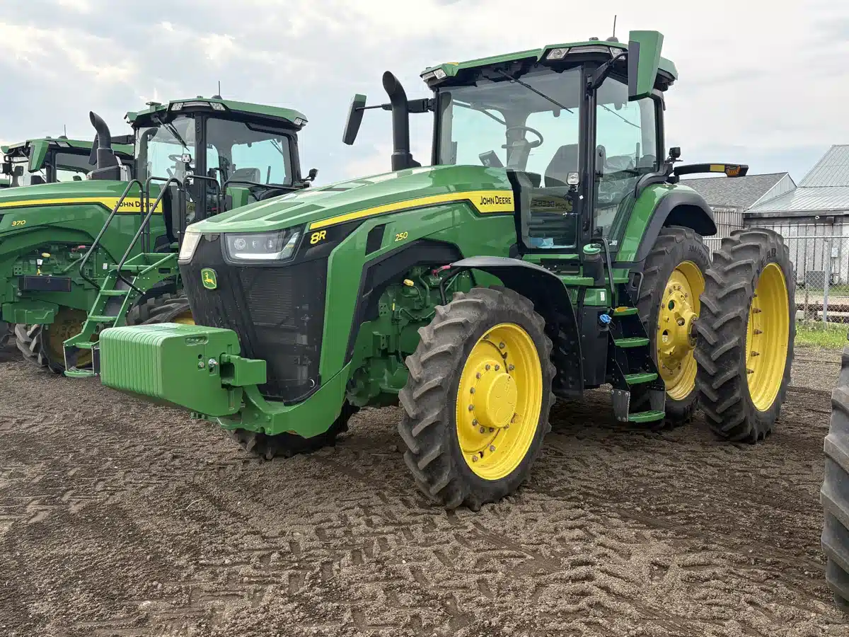 Photo de la Galerie 1 pour 2024 John Deere 8R 250 Tracteur