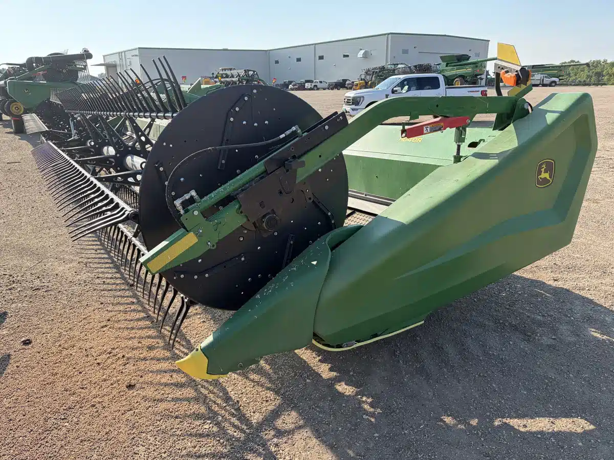 Gallery image 1 for 2022 John Deere HD40R Header - Draper