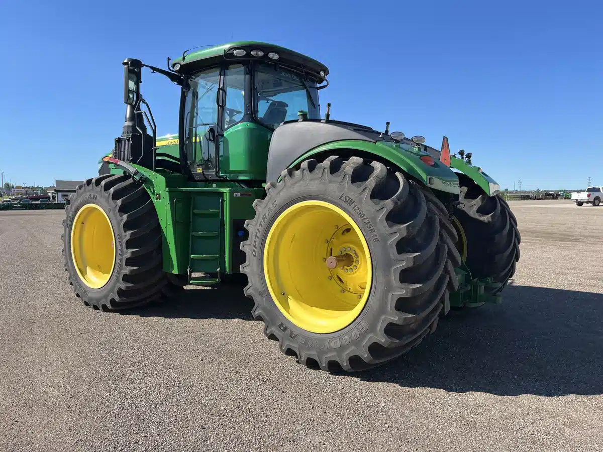 Gallery image 2 for 2020 John Deere 9520R Tractor