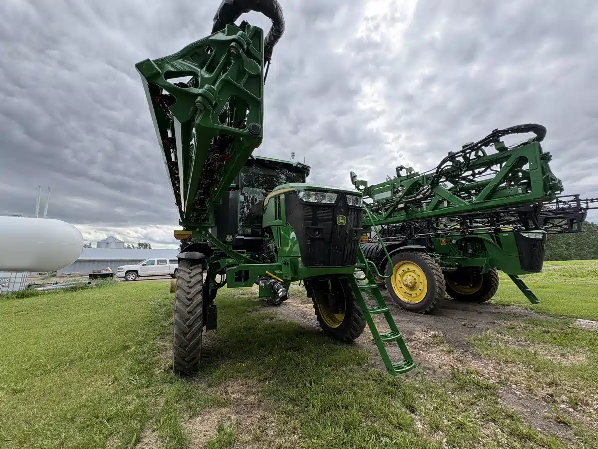 Gallery image 2 for 2026 John Deere 412R Sprayer - Self Propelled