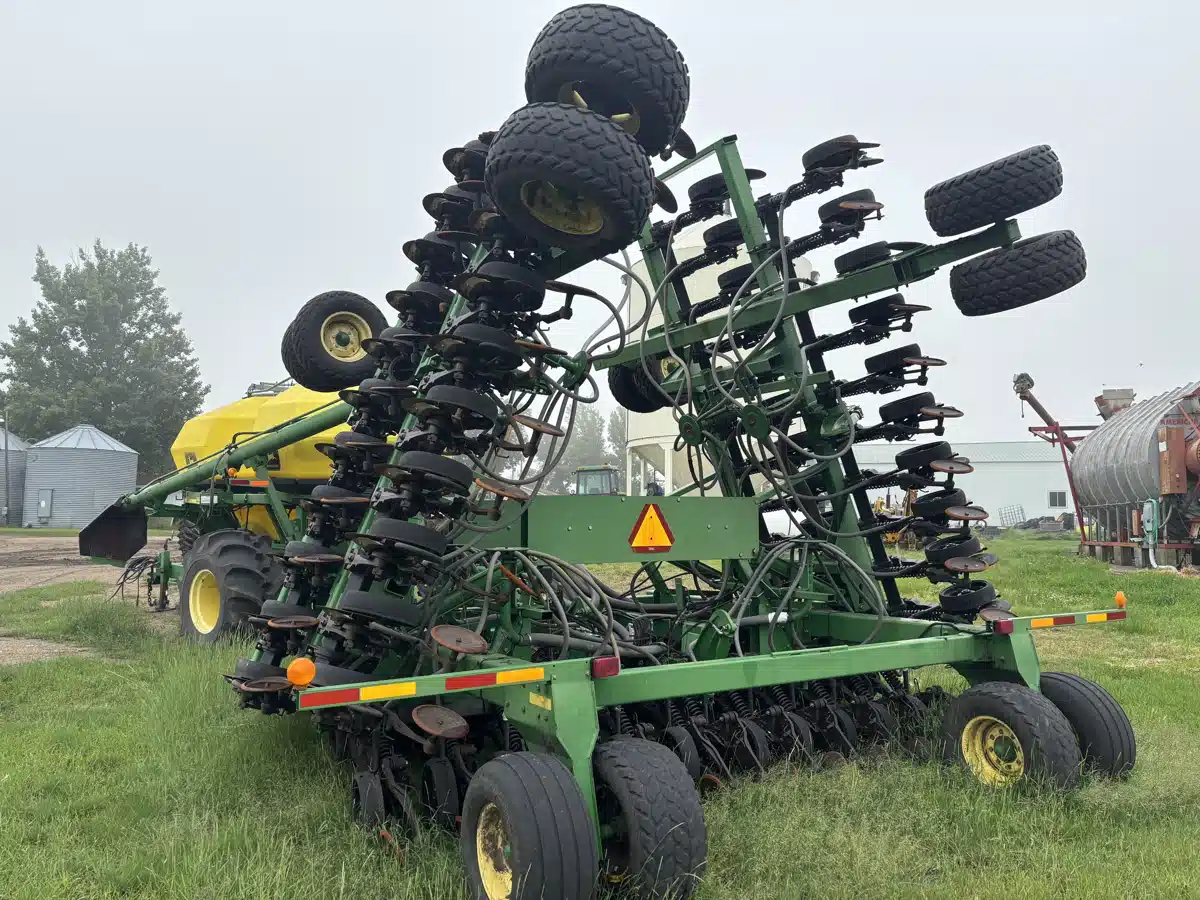 Gallery image 2 for 2002 John Deere 1860 Air Drill