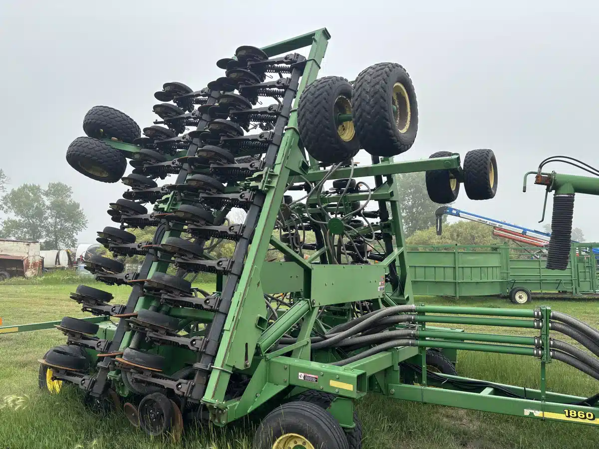 Gallery image 1 for 2002 John Deere 1860 Air Drill