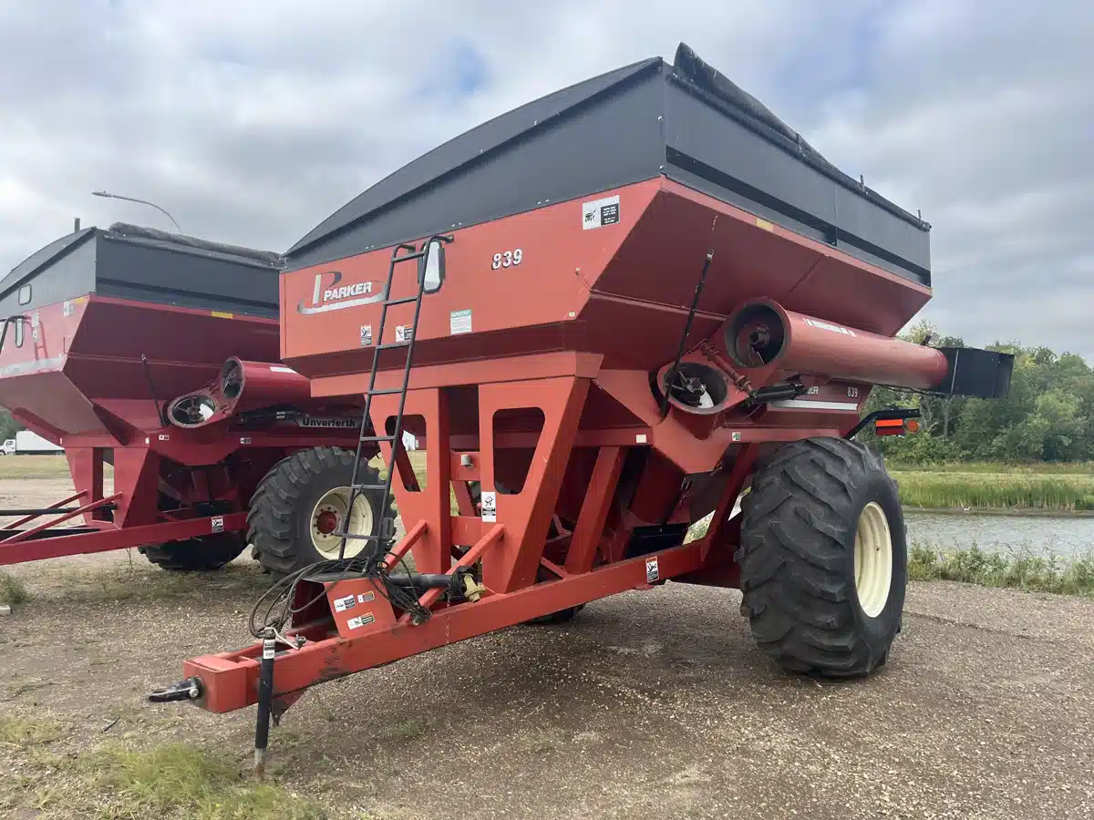 Gallery image 2 for 2008 Parker 839 Grain Cart