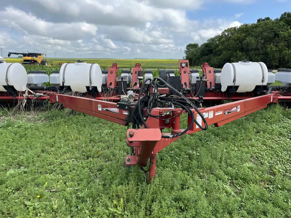 Gallery image 2 for 2005 Agco White 8186 Planter