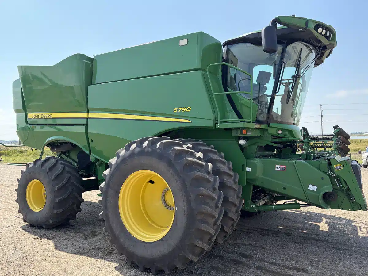 Photo de la Galerie 1 pour 2021 John Deere S790 Batteuse
