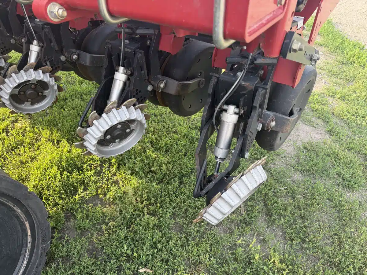 Gallery image 2 for 2016 Case IH YIELDTRAC TM36R20 Planter