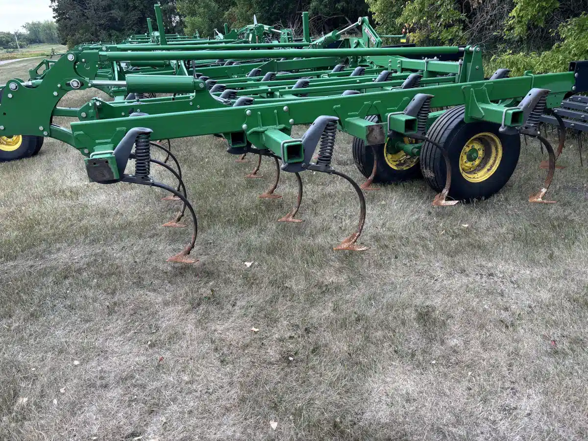 Gallery image 2 for 2018 John Deere 2230FH Cultivator