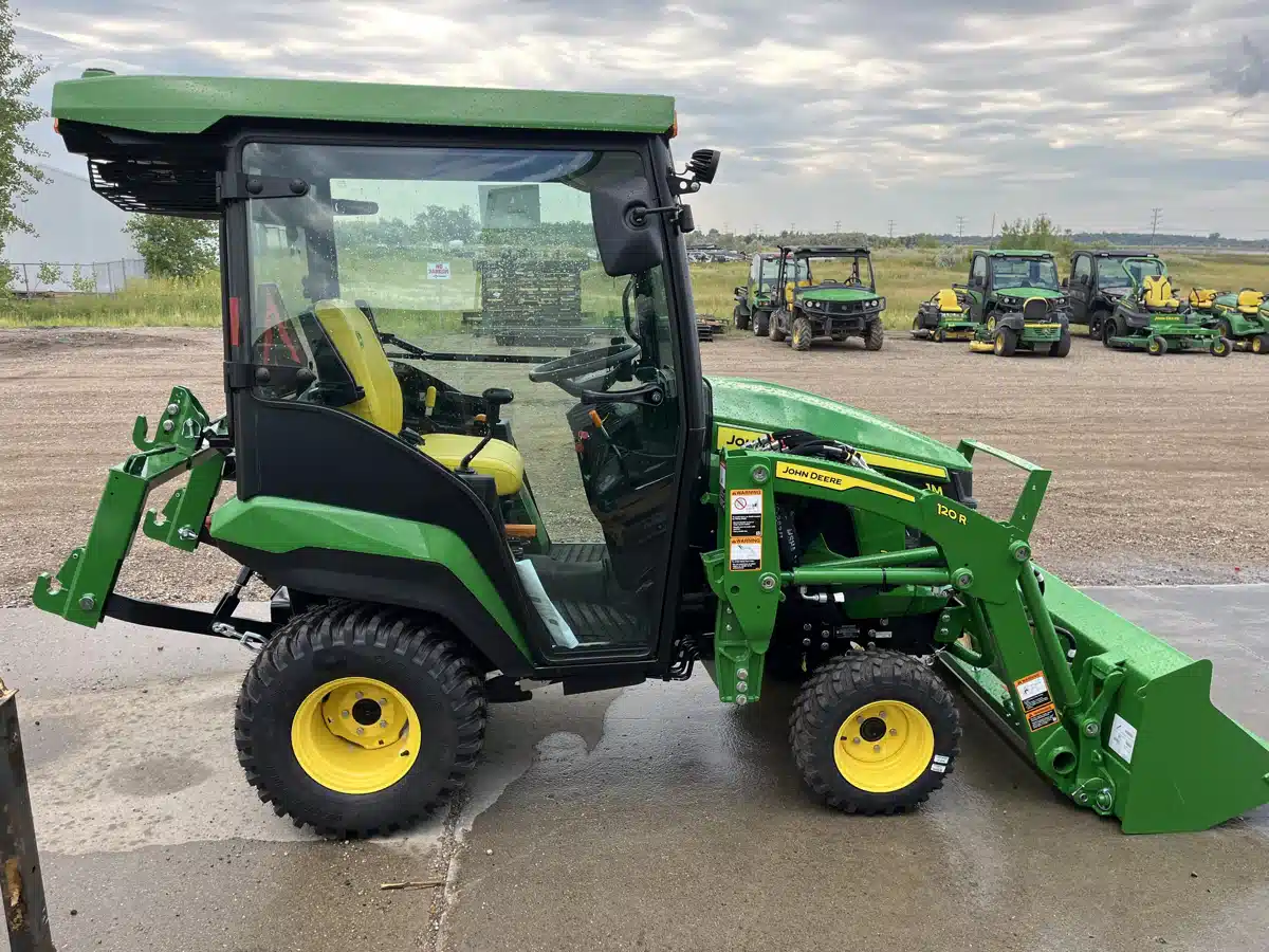 Photo de la Galerie 2 pour 2027 John Deere 1M 25 Tracteur