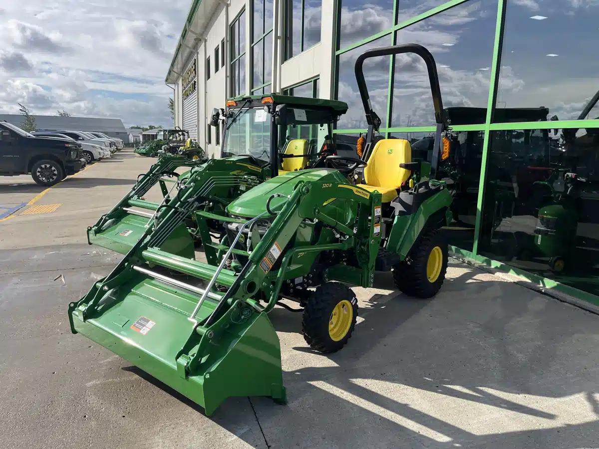 Photo de la Galerie 2 pour 2027 John Deere 1M 25 Tracteur