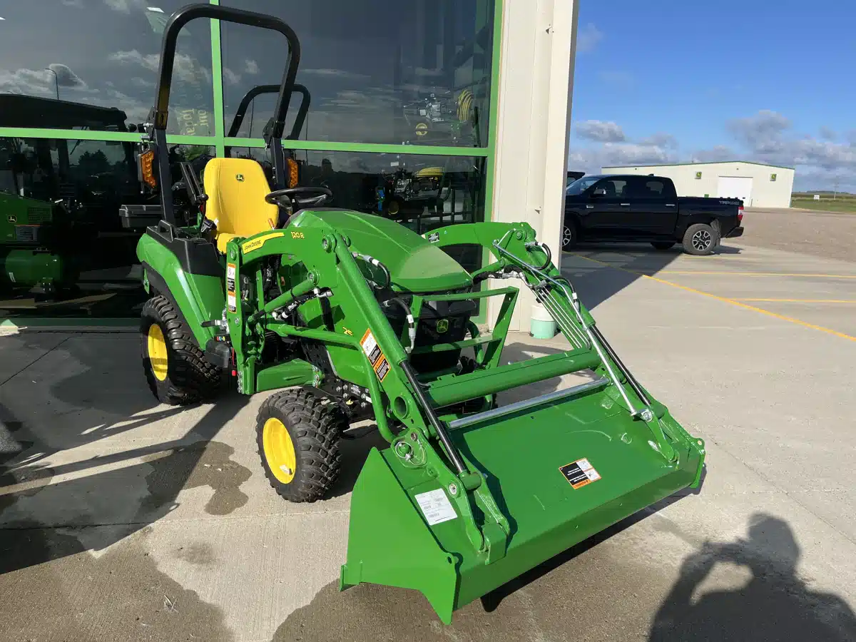 Photo de la Galerie 1 pour 2027 John Deere 1M 25 Tracteur