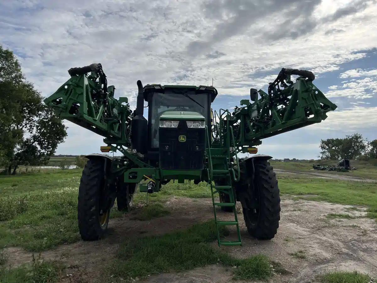 Photo de la Galerie 1 pour 2025 John Deere 616R Arroseur - Automoteur