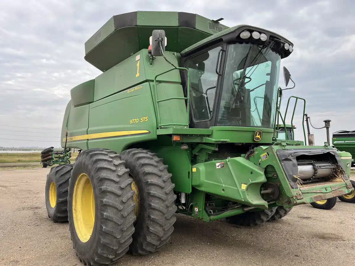 Photo de la Galerie 1 pour 2010 John Deere 9770 STS Batteuse