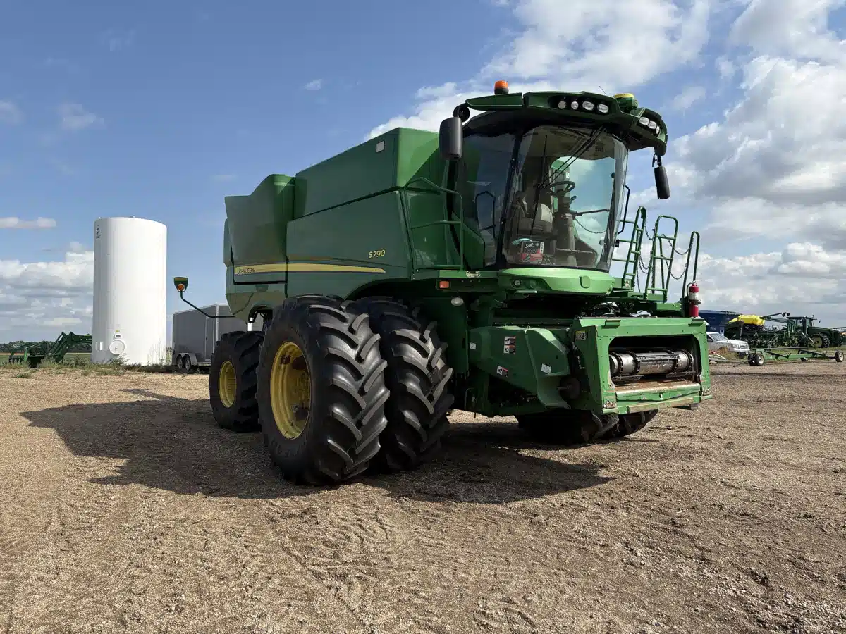 Gallery image 2 for 2020 John Deere S790 Combine
