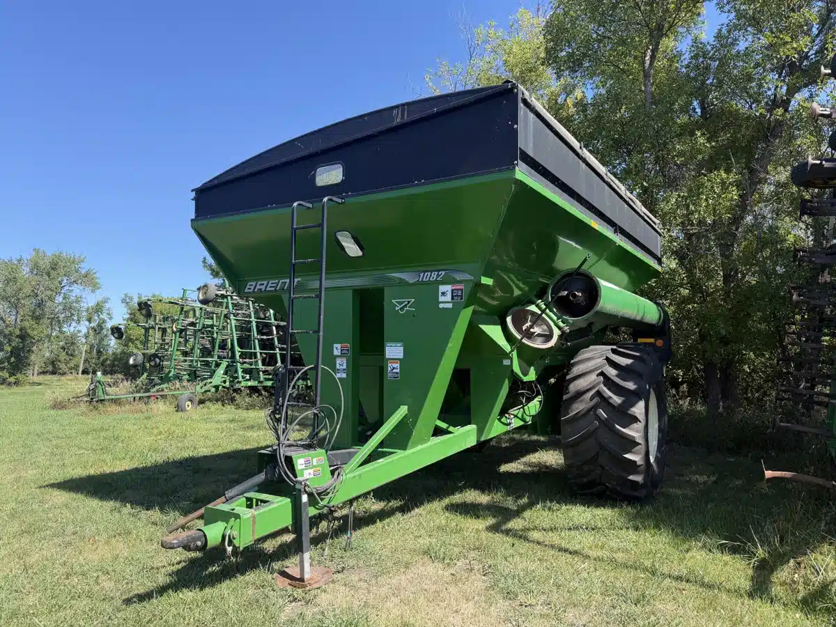Gallery image 1 for 2010 Unverferth 1082 Grain Cart