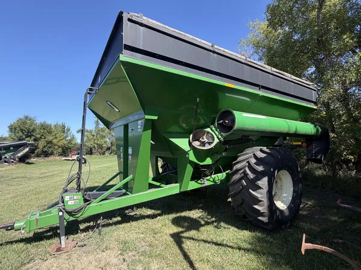Gallery image 2 for 2010 Unverferth 1082 Grain Cart