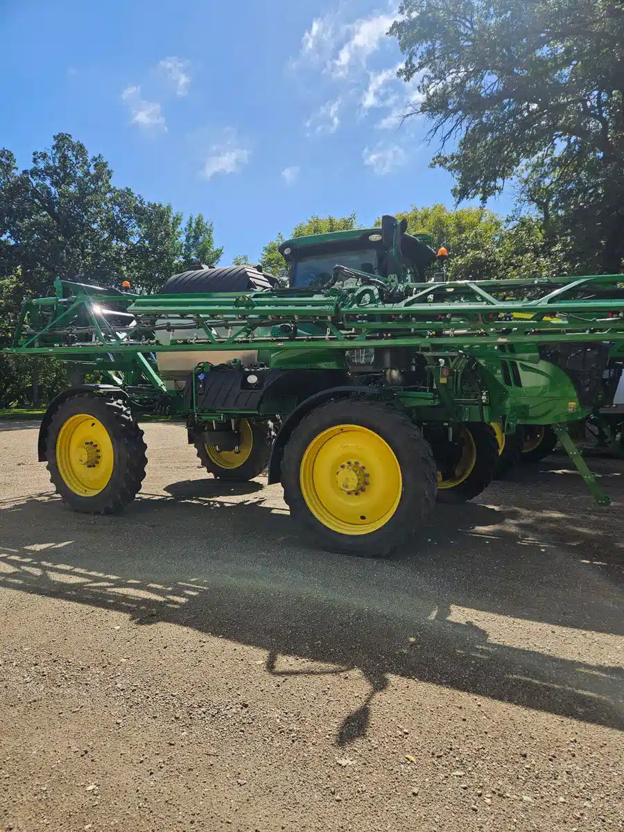 Gallery image 2 for 2019 John Deere R4044 Sprayer - Self Propelled