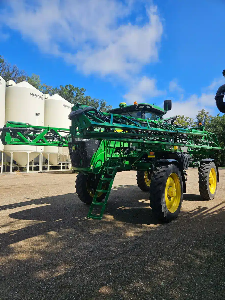 Gallery image 1 for 2019 John Deere R4044 Sprayer - Self Propelled