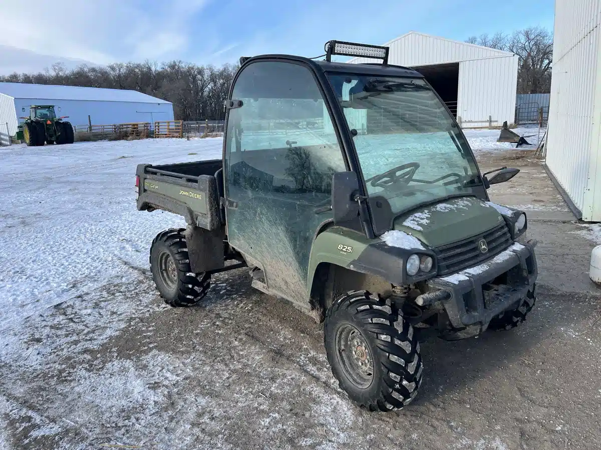 Photo de la Galerie 1 pour 2011 John Deere XUV 825I VTT
