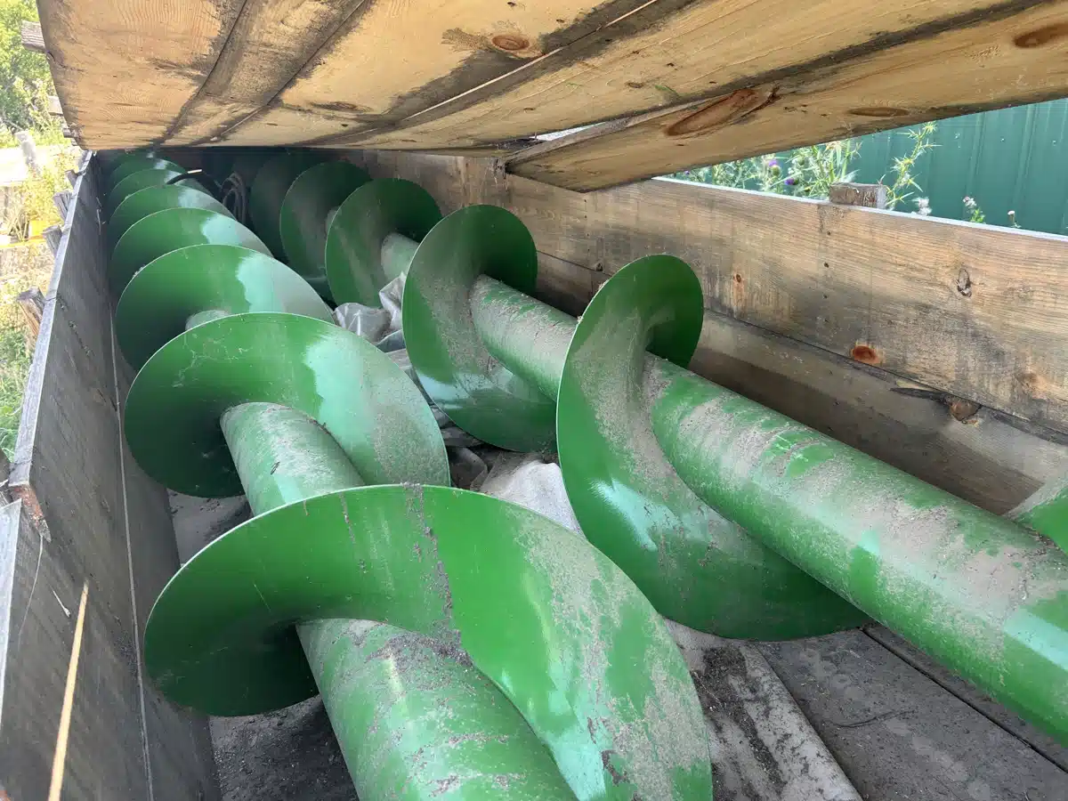 Gallery image 1 for John Deere BXE11124 45' CROSS AUGER Attachment