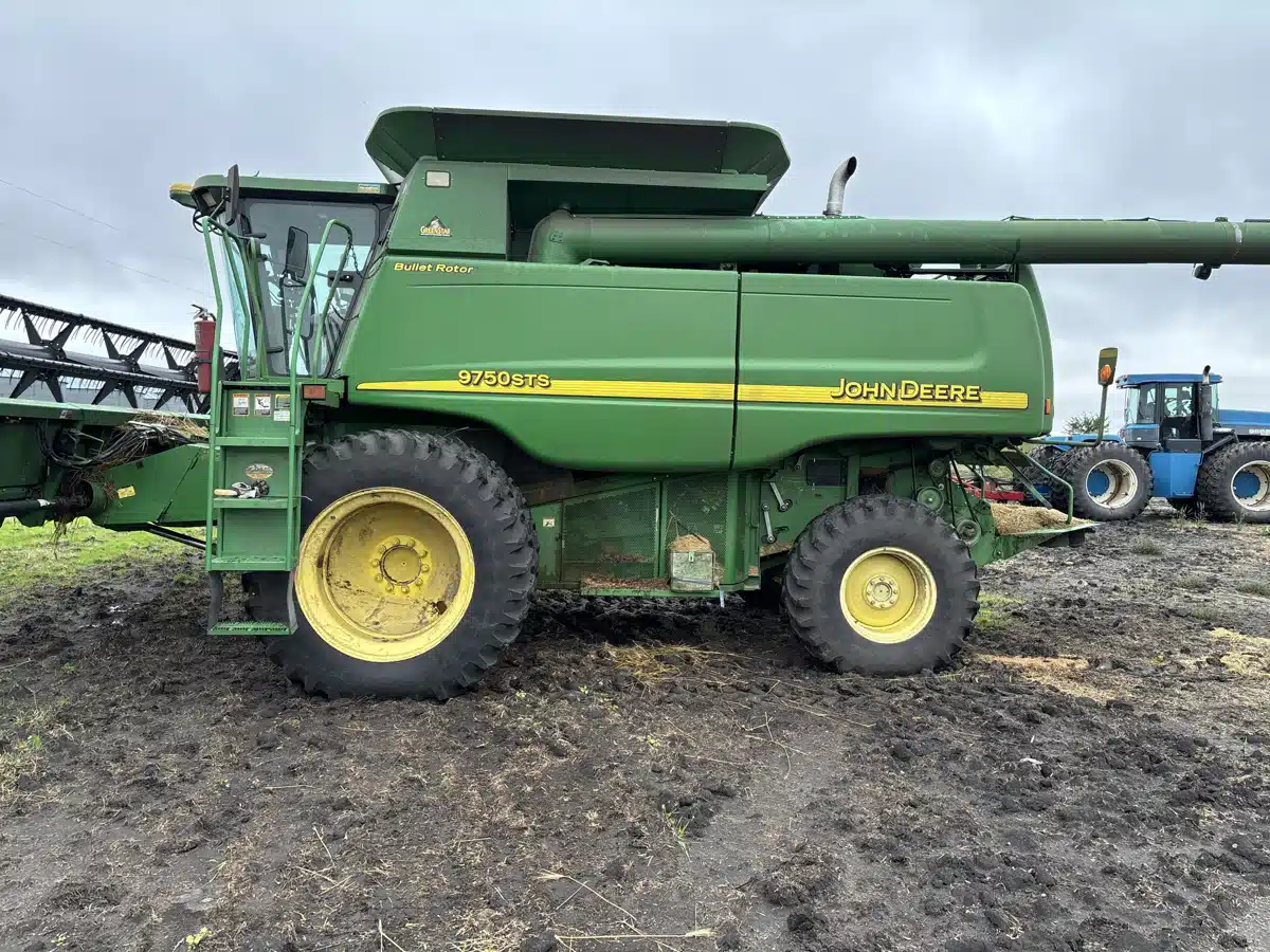 Gallery image 2 for 2003 John Deere 9750 STS Combine