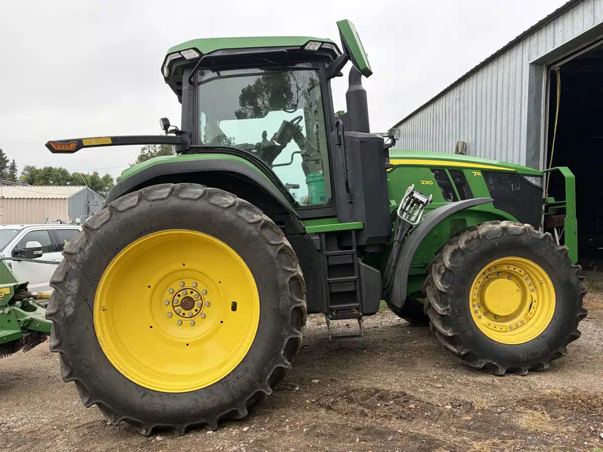 Photo de la Galerie 2 pour 2021 John Deere 7R 230 Tracteur