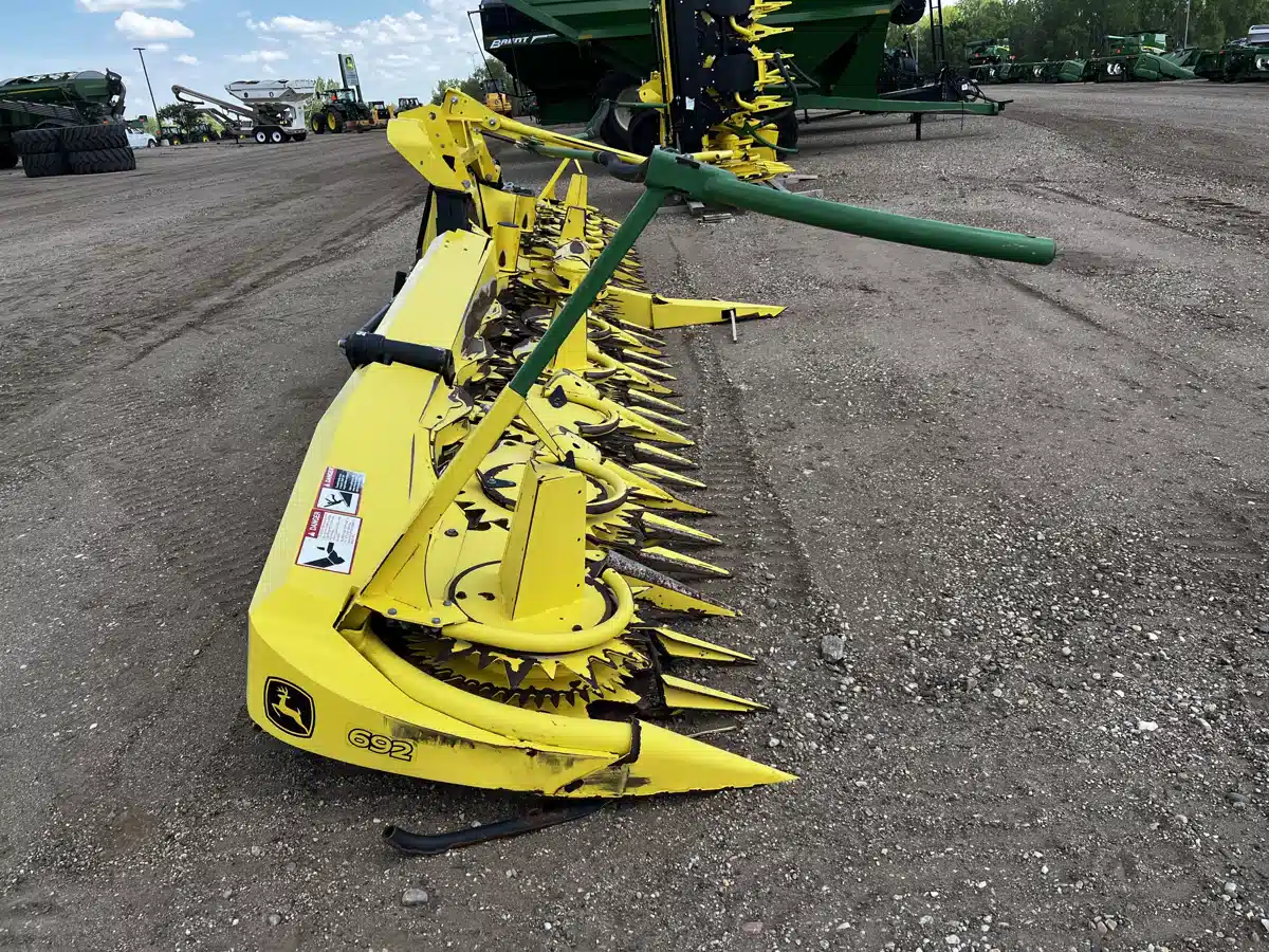 Gallery image 2 for Used 2017 John Deere 692 Header - Rotary