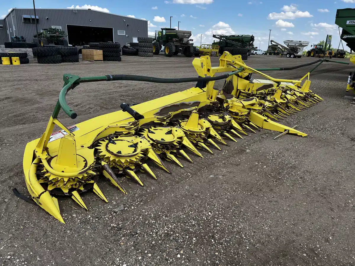 Gallery image 1 for Used 2017 John Deere 692 Header - Rotary