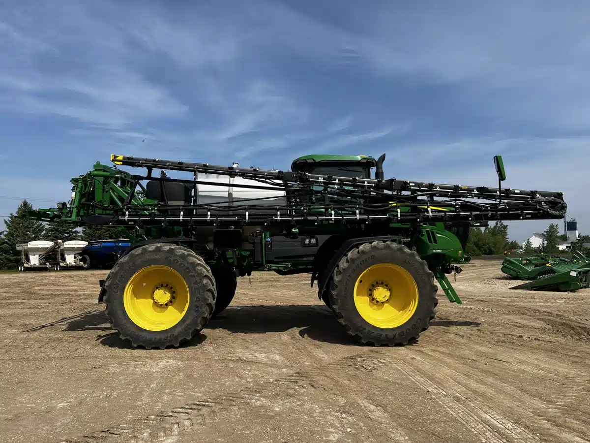 Gallery image 2 for Used 2023 John Deere 616R Sprayer - Self Propelled