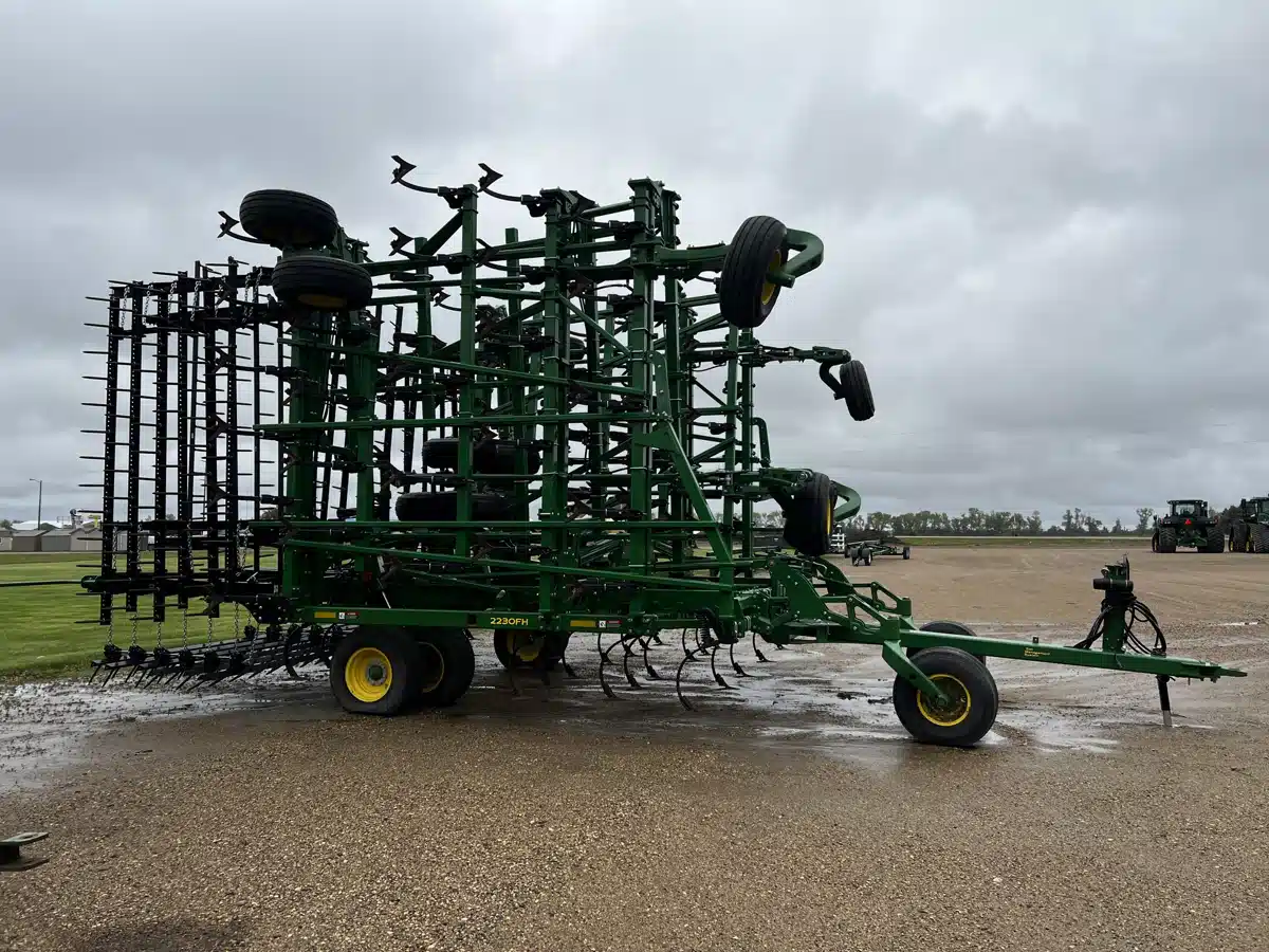 Gallery image 2 for Used 2021 John Deere 2230FH Cultivator