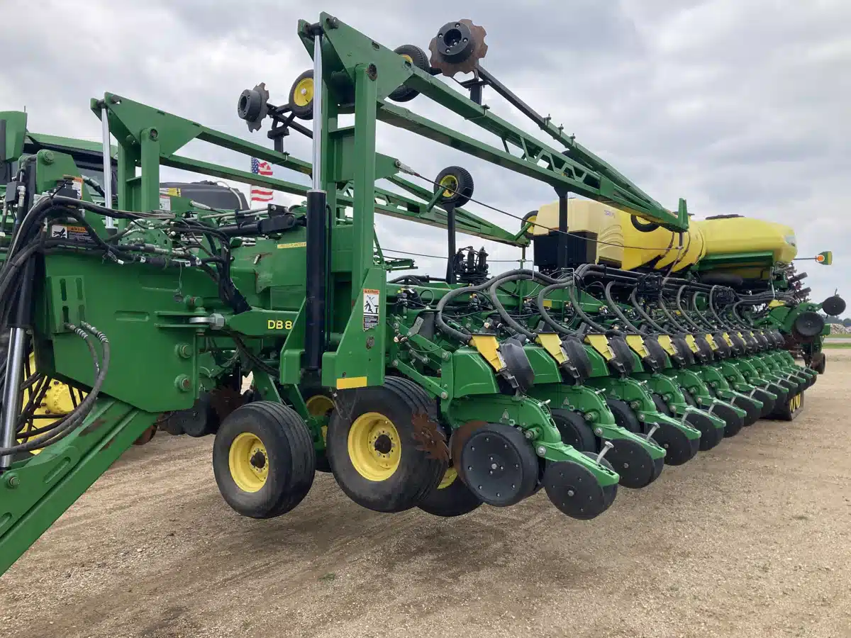 Gallery image 2 for Used 2016 John Deere DB80 Planter