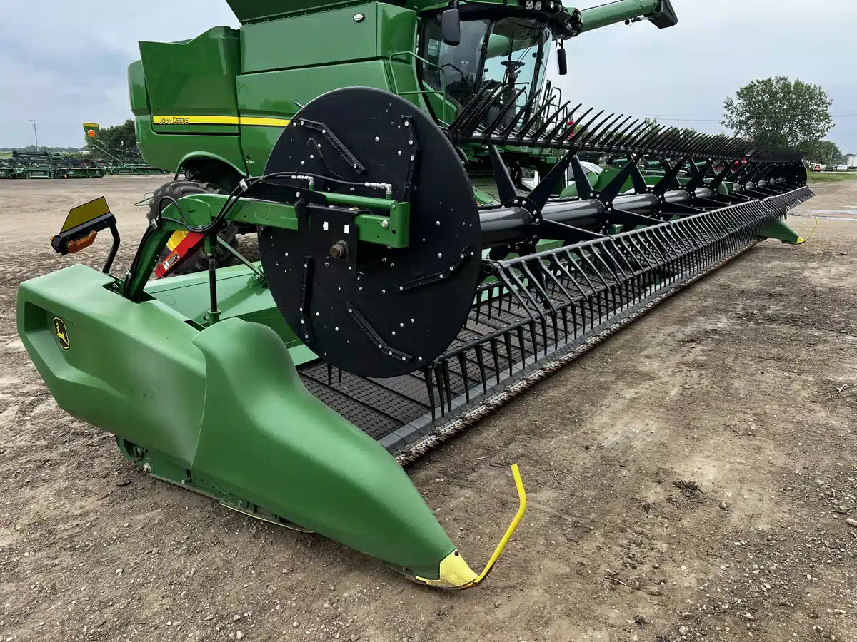 Gallery image 2 for Used 2023 John Deere RD45F Header Combine